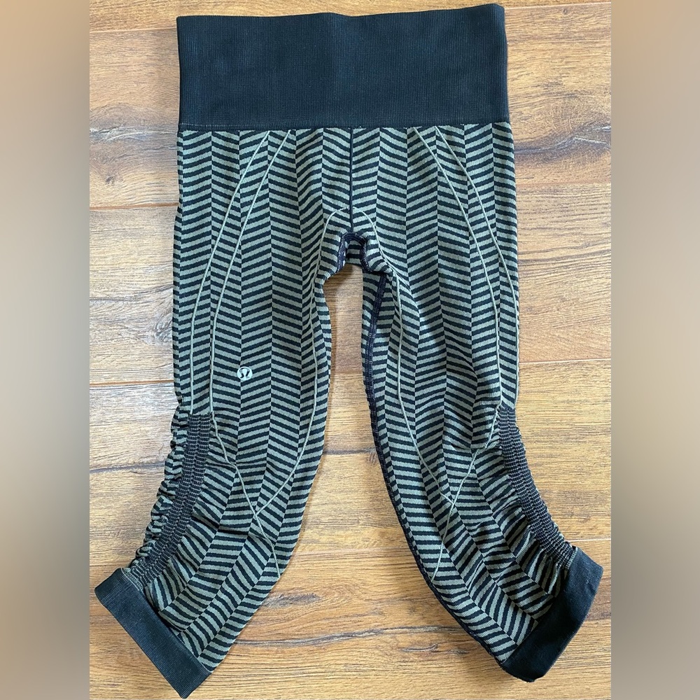 Lululemon. Ebb and Flow Crop. Size: 2.